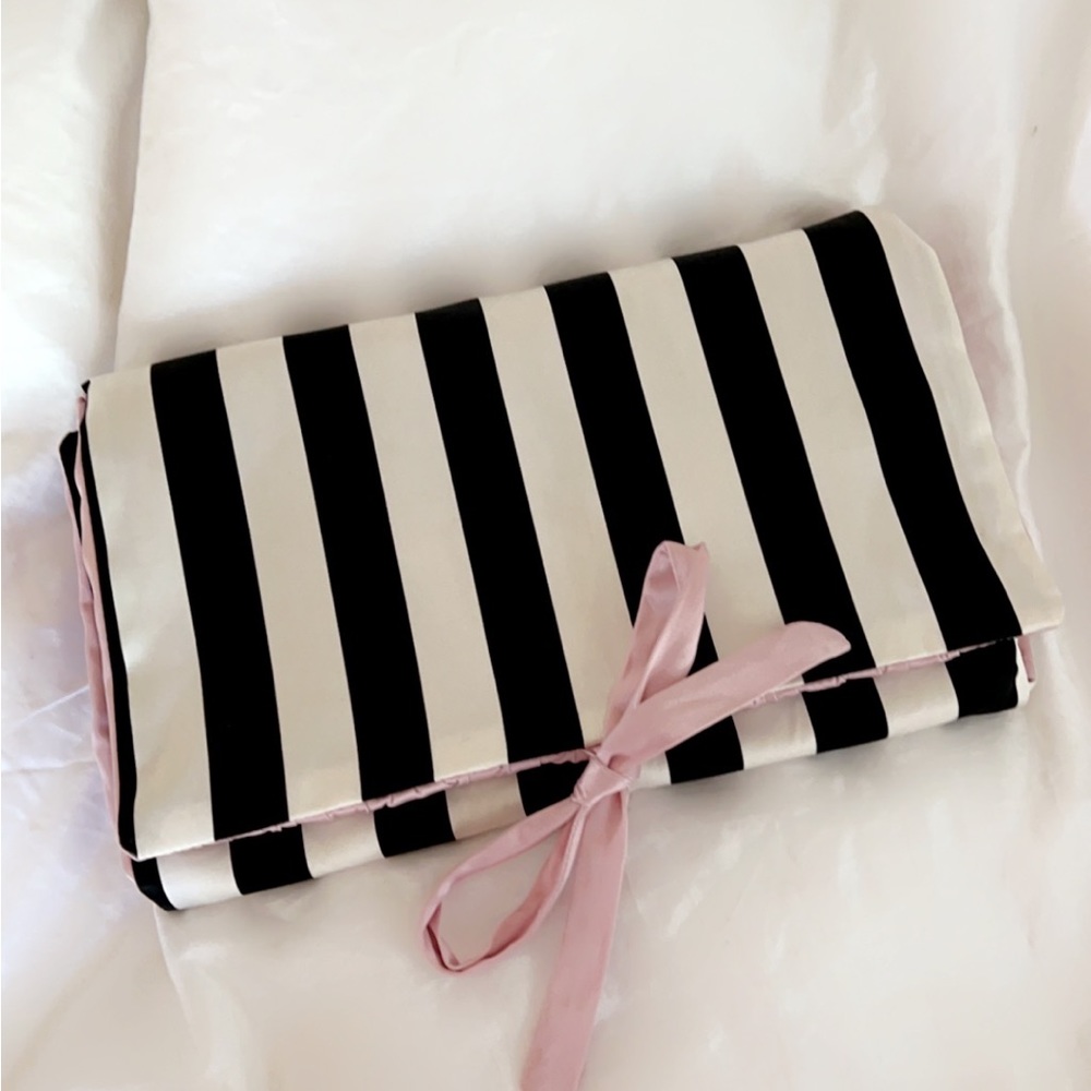 Victoria’s Secret discontinued Garment/makeup bag
